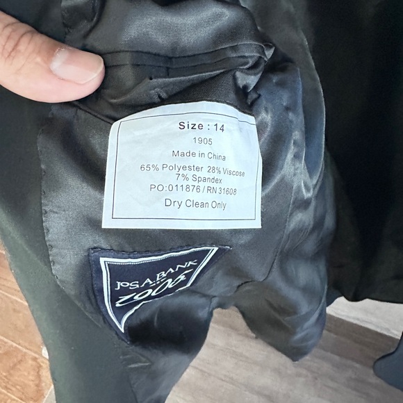 Jos A Bank boys 1905 black collection suit. - Picture 8 of 11